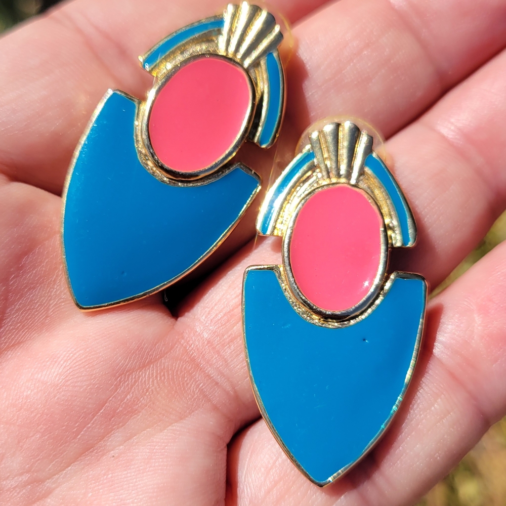 Vintage 80's Retro Turquoise Salmon on Gold Tone Metal Enamel earrings gorgeous